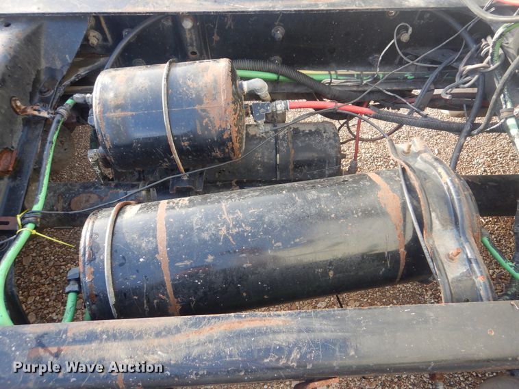 image for item DJ8613 2001 Freightliner FLD  glider kit semi truck