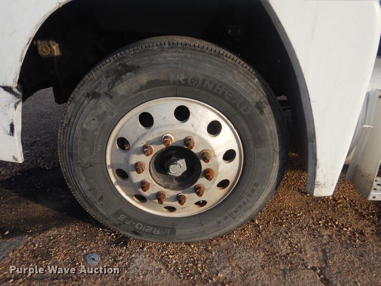 image for item DJ8613 2001 Freightliner FLD  glider kit semi truck