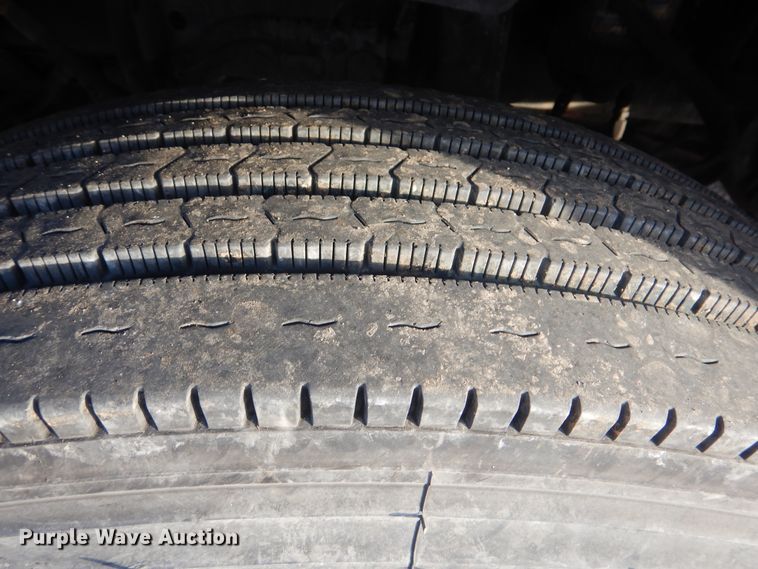 image for item DJ8613 2001 Freightliner FLD  glider kit semi truck