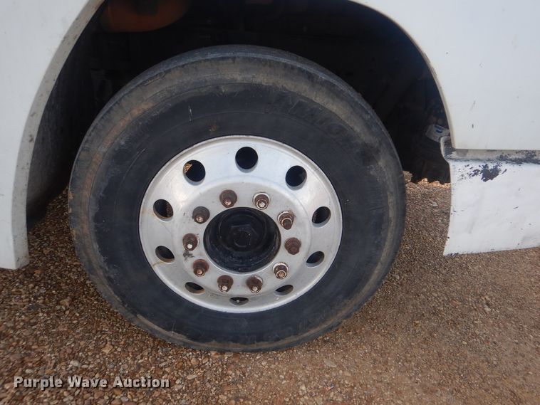 image for item DJ8613 2001 Freightliner FLD  glider kit semi truck