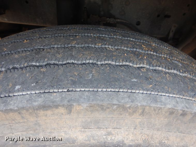 image for item DJ8613 2001 Freightliner FLD  glider kit semi truck