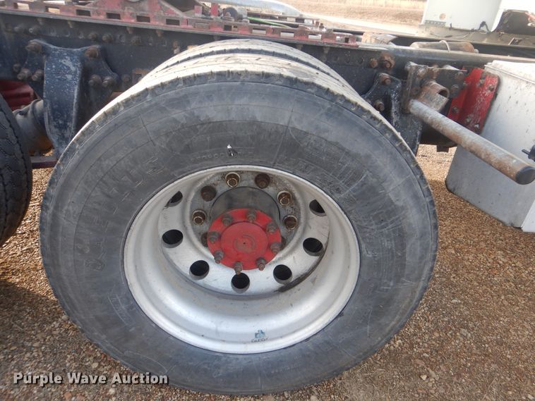 image for item DJ8613 2001 Freightliner FLD  glider kit semi truck