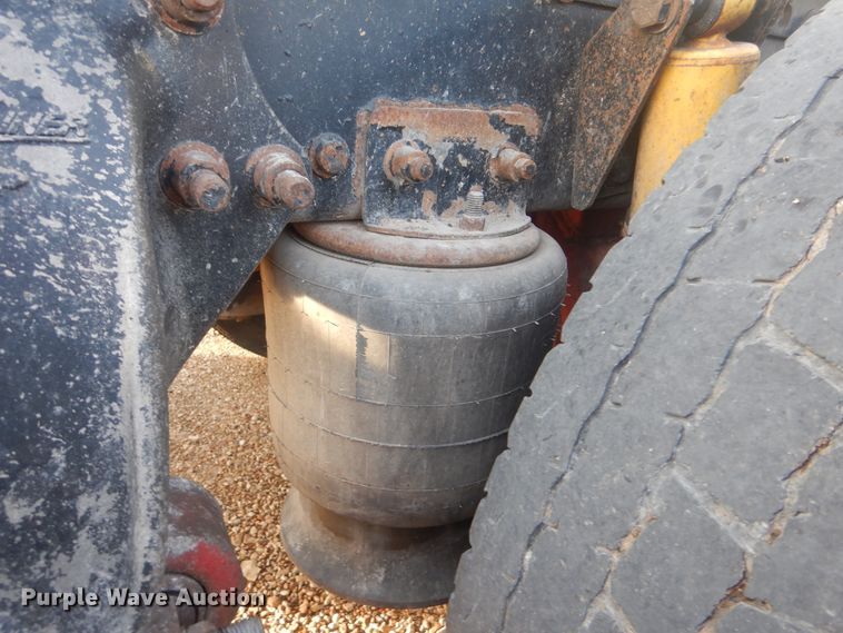 image for item DJ8613 2001 Freightliner FLD  glider kit semi truck