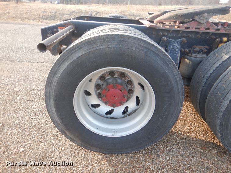 image for item DJ8613 2001 Freightliner FLD  glider kit semi truck