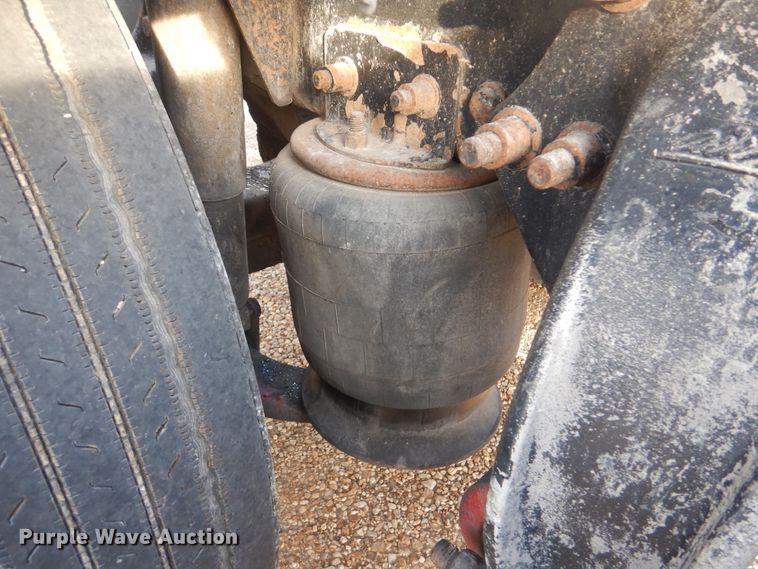 image for item DJ8613 2001 Freightliner FLD  glider kit semi truck