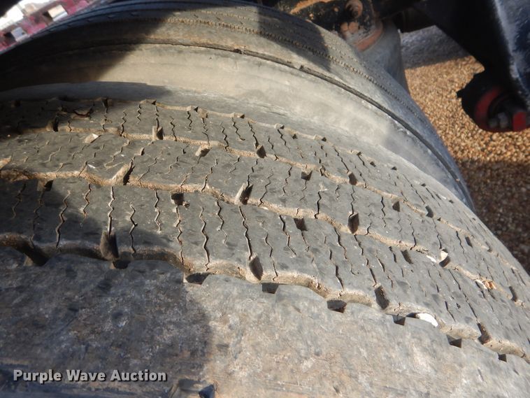 image for item DJ8613 2001 Freightliner FLD  glider kit semi truck