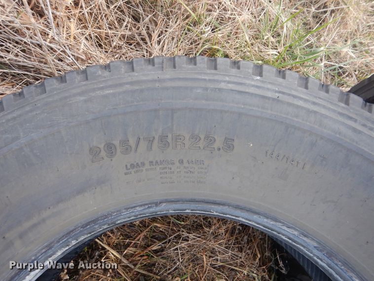 image for item DJ8613 2001 Freightliner FLD  glider kit semi truck