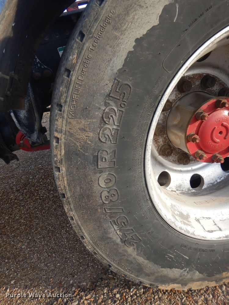 image for item DJ8613 2001 Freightliner FLD  glider kit semi truck