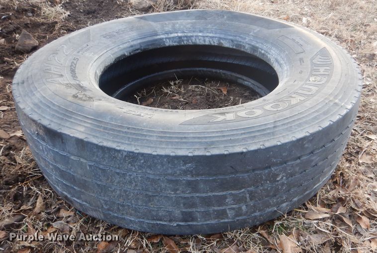 image for item DJ8613 2001 Freightliner FLD  glider kit semi truck