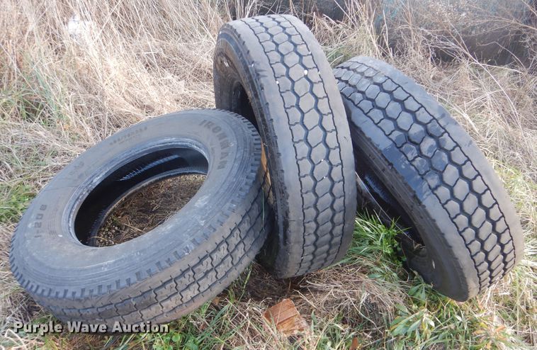 image for item DJ8613 2001 Freightliner FLD  glider kit semi truck