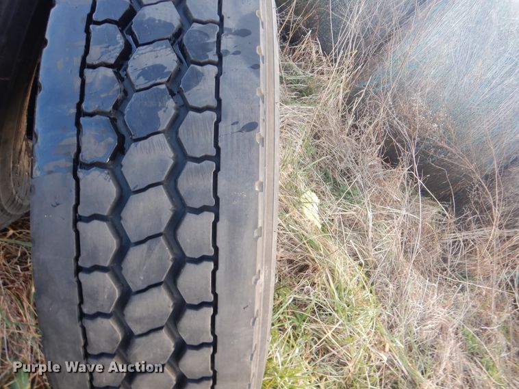 image for item DJ8613 2001 Freightliner FLD  glider kit semi truck