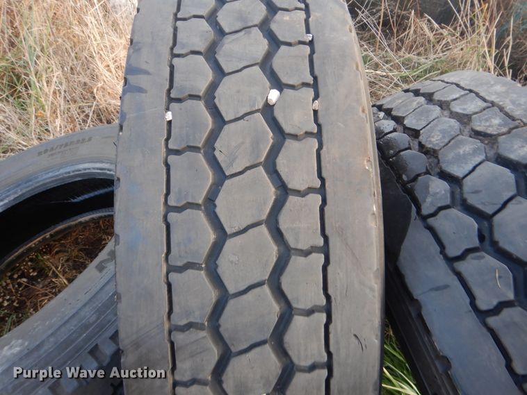 image for item DJ8613 2001 Freightliner FLD  glider kit semi truck