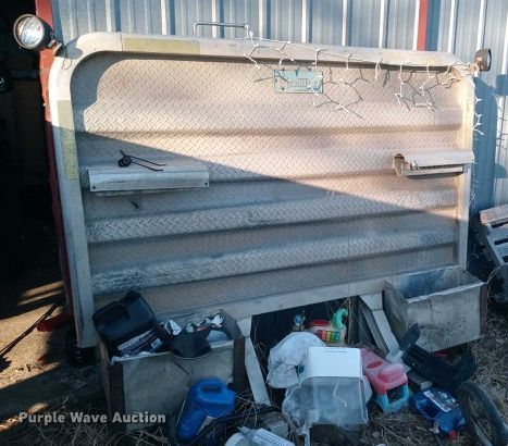 image for item DJ8613 2001 Freightliner FLD  glider kit semi truck