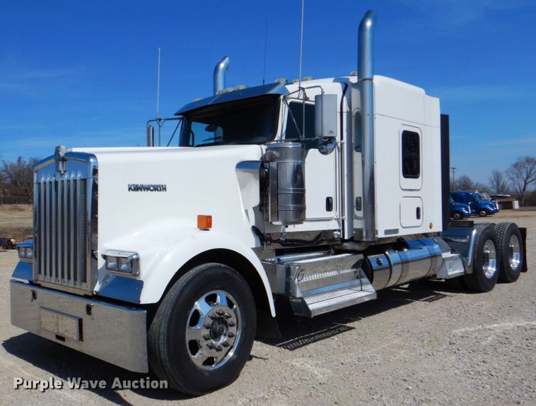 image for item DJ8713 2016 Kenworth W900  semi truck