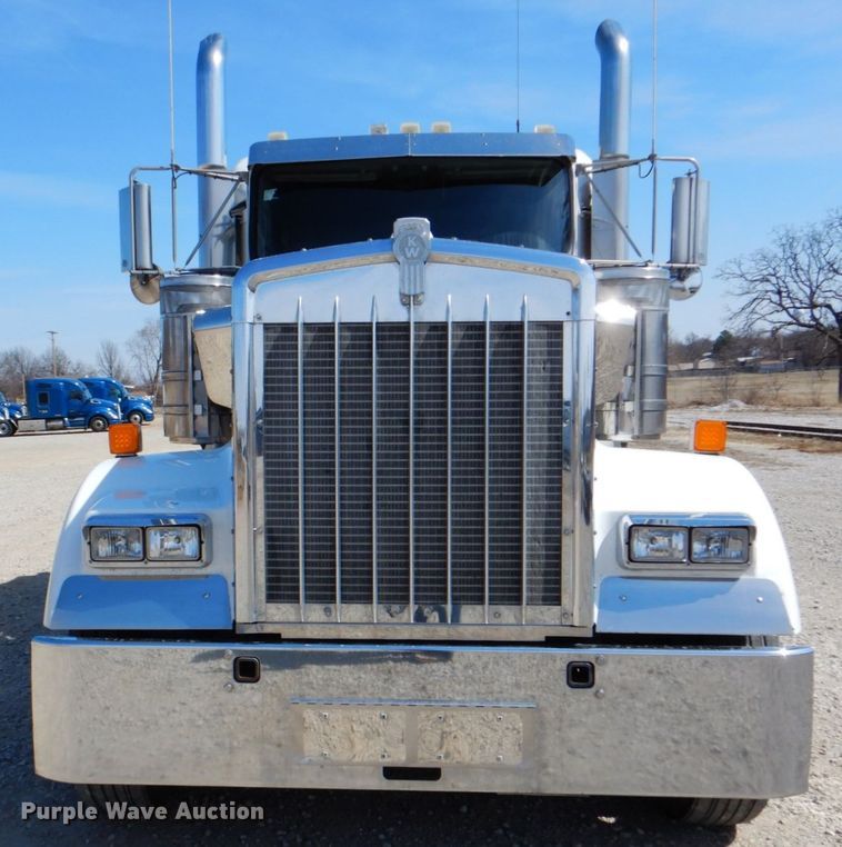 image for item DJ8713 2016 Kenworth W900  semi truck