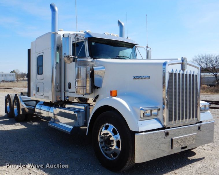 image for item DJ8713 2016 Kenworth W900  semi truck