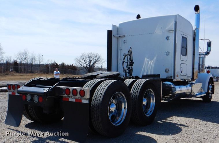 image for item DJ8713 2016 Kenworth W900  semi truck