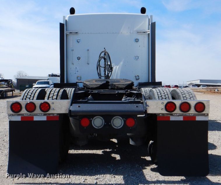 image for item DJ8713 2016 Kenworth W900  semi truck