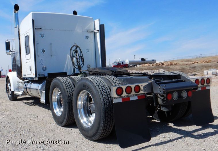 image for item DJ8713 2016 Kenworth W900  semi truck