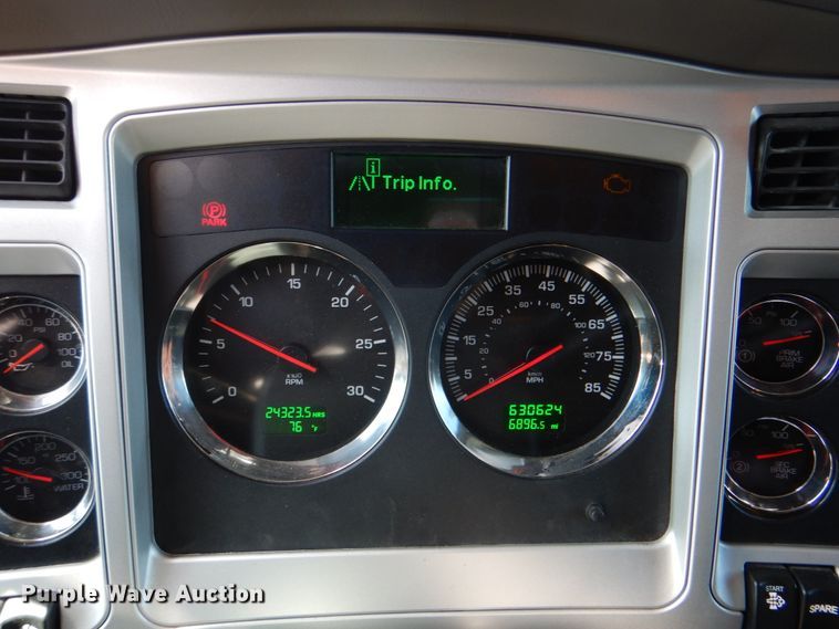 image for item DJ8713 2016 Kenworth W900  semi truck