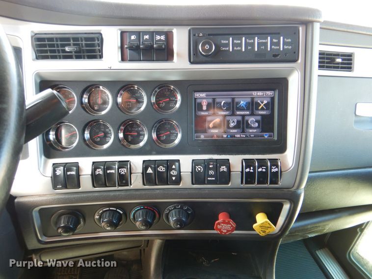 image for item DJ8713 2016 Kenworth W900  semi truck