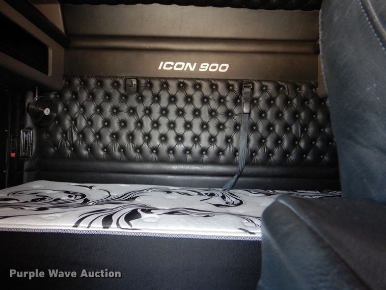 image for item DJ8713 2016 Kenworth W900  semi truck