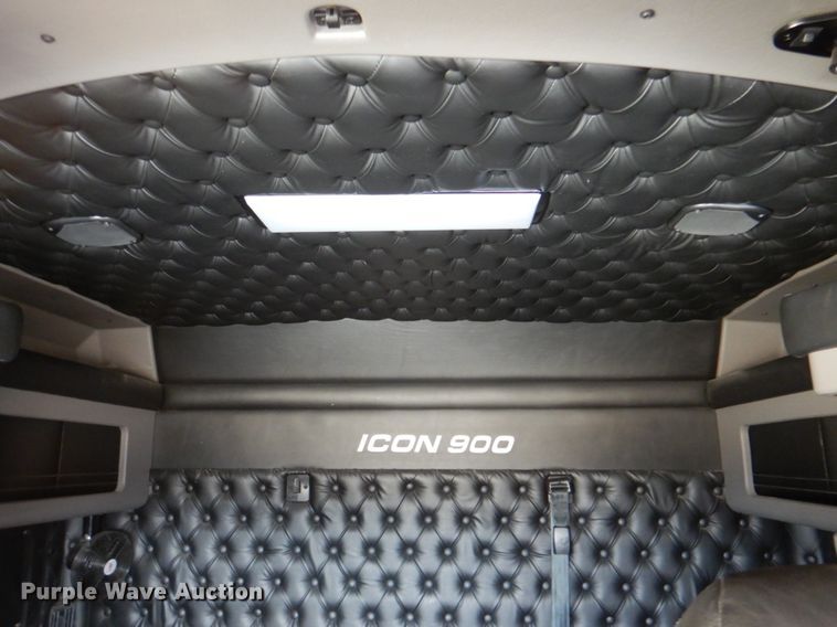 image for item DJ8713 2016 Kenworth W900  semi truck