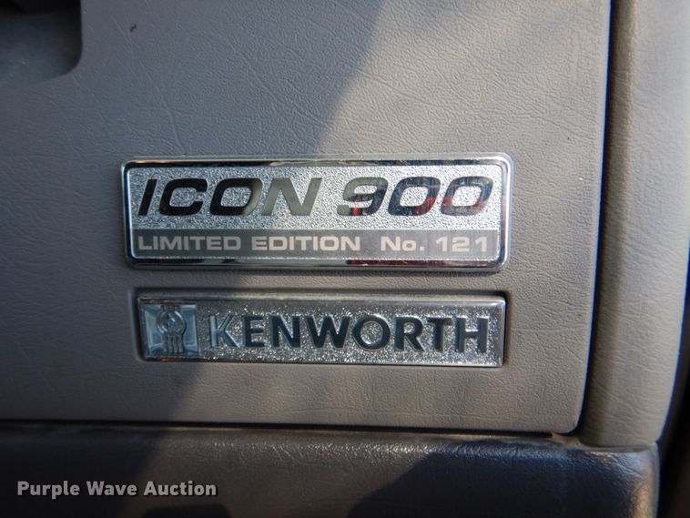 image for item DJ8713 2016 Kenworth W900  semi truck