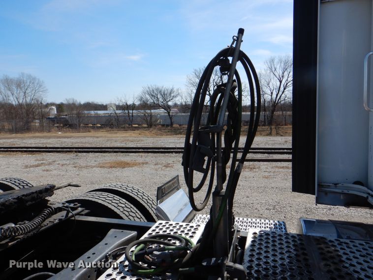 image for item DJ8713 2016 Kenworth W900  semi truck