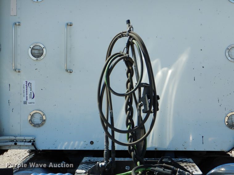 image for item DJ8713 2016 Kenworth W900  semi truck