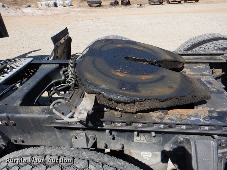 image for item DJ8713 2016 Kenworth W900  semi truck