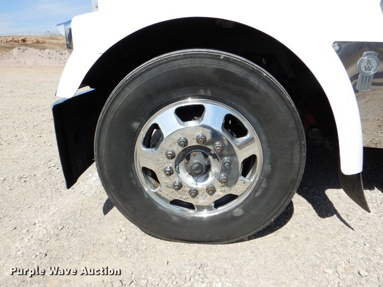 image for item DJ8713 2016 Kenworth W900  semi truck