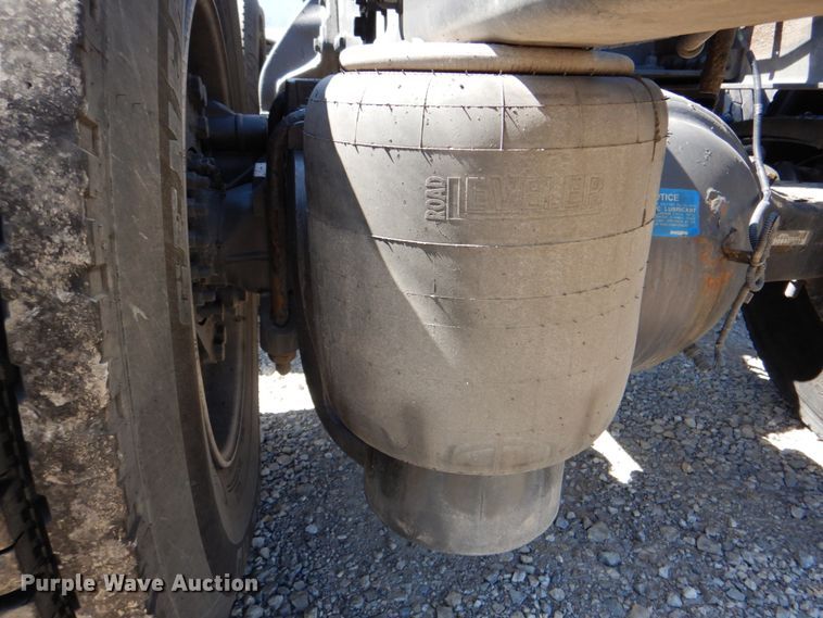 image for item DJ8713 2016 Kenworth W900  semi truck