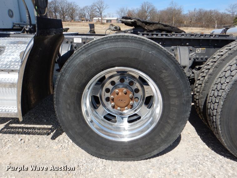 image for item DJ8713 2016 Kenworth W900  semi truck