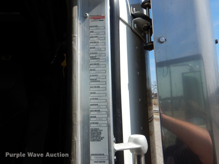 image for item DJ8713 2016 Kenworth W900  semi truck