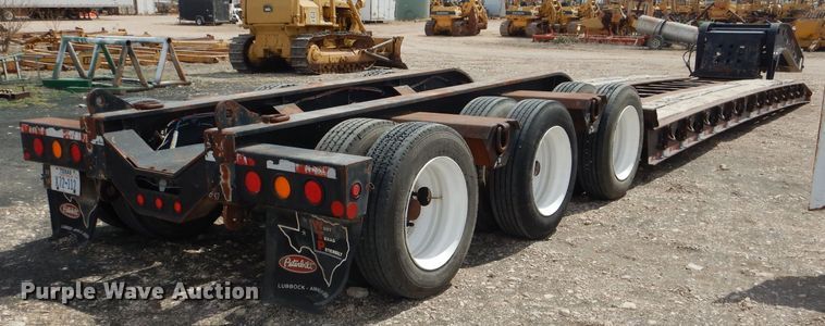 image for item DJ8824 2007 Fontaine 110000/49896 lowboy equipment trailer