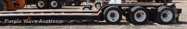 image for item DJ8824 2007 Fontaine 110000/49896 lowboy equipment trailer