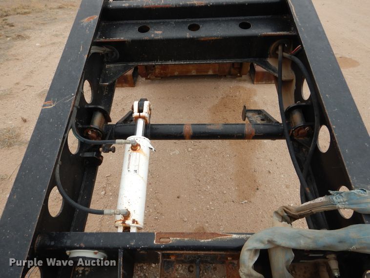 image for item DJ8824 2007 Fontaine 110000/49896 lowboy equipment trailer