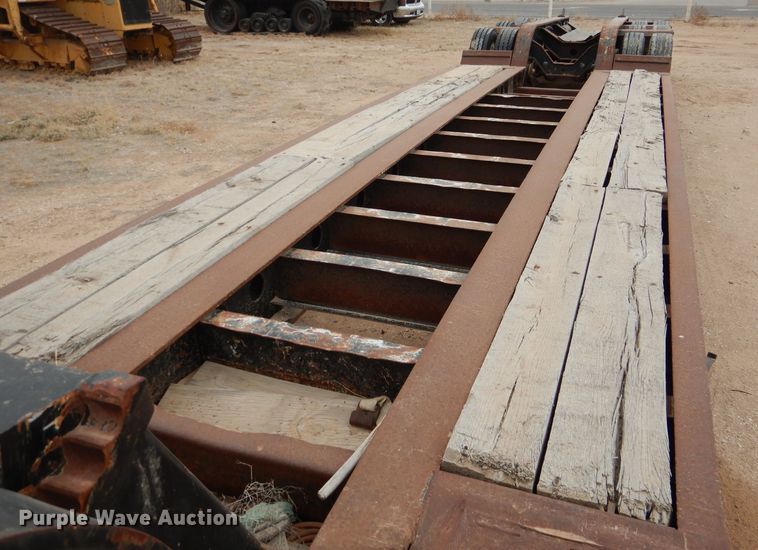 image for item DJ8824 2007 Fontaine 110000/49896 lowboy equipment trailer