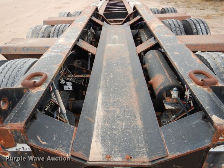 image for item DJ8824 2007 Fontaine 110000/49896 lowboy equipment trailer