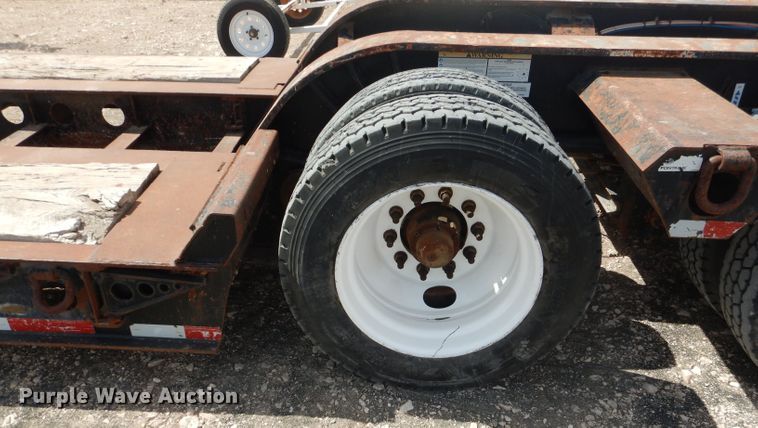 image for item DJ8824 2007 Fontaine 110000/49896 lowboy equipment trailer