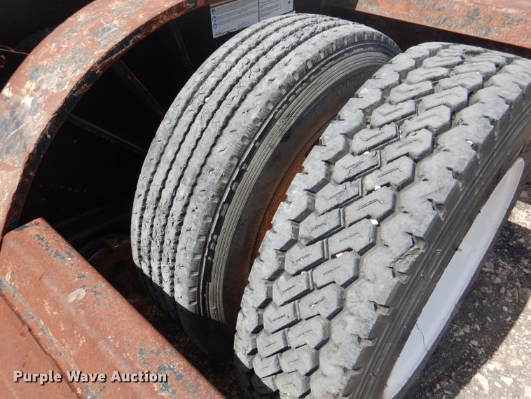 image for item DJ8824 2007 Fontaine 110000/49896 lowboy equipment trailer