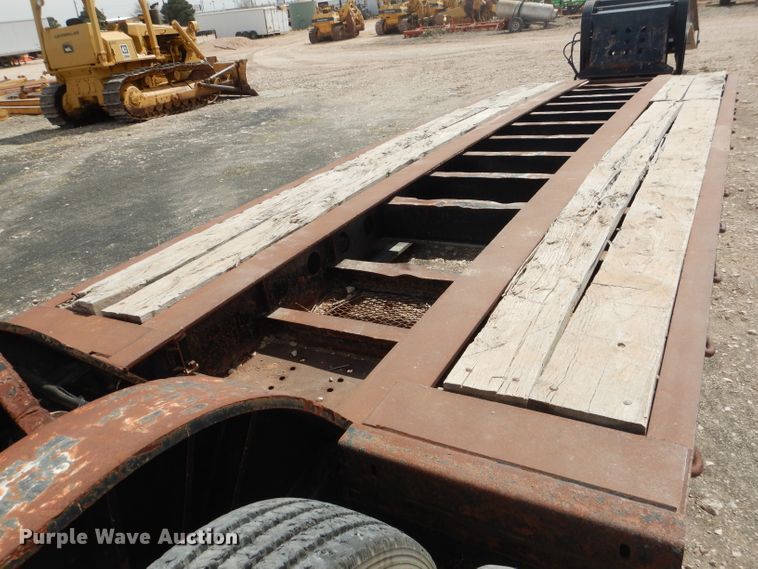 image for item DJ8824 2007 Fontaine 110000/49896 lowboy equipment trailer