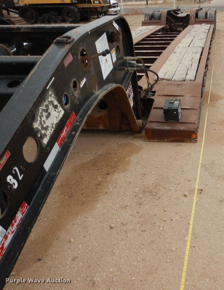 image for item DJ8824 2007 Fontaine 110000/49896 lowboy equipment trailer