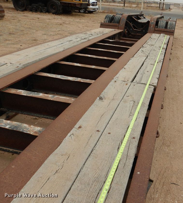 image for item DJ8824 2007 Fontaine 110000/49896 lowboy equipment trailer