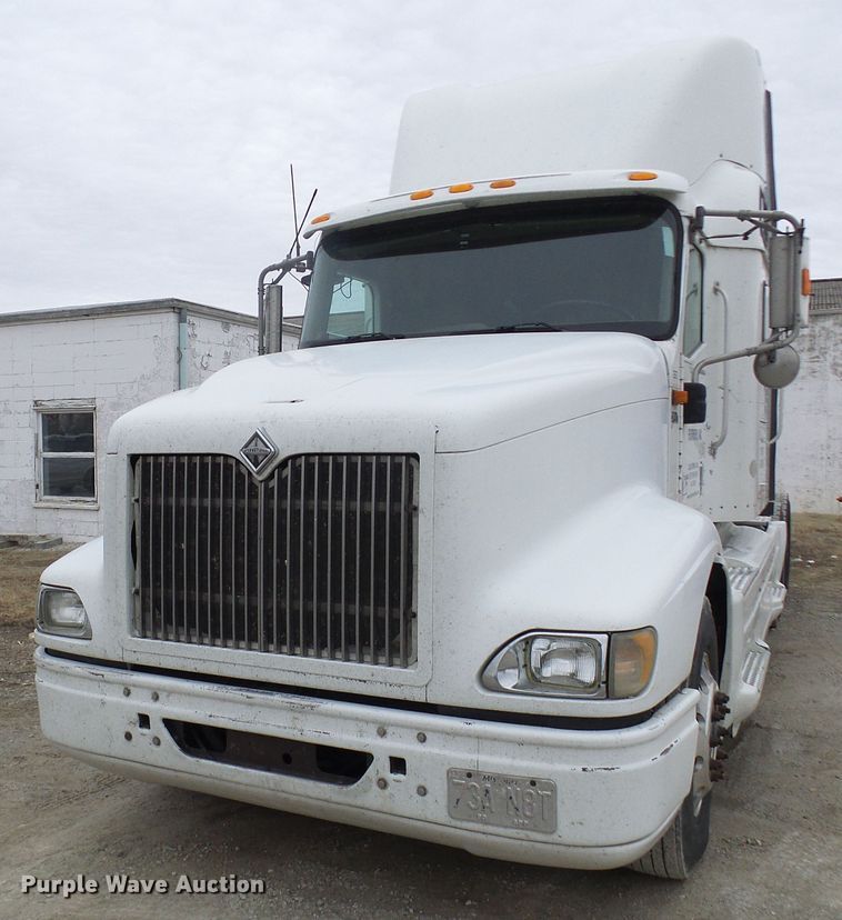 image for item DL0808 2005 International 9400i  semi truck