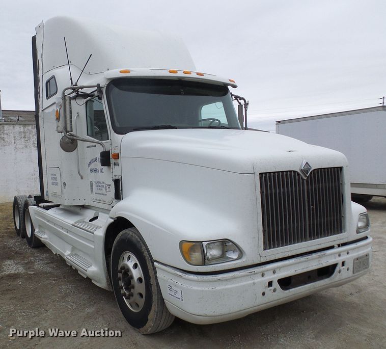 image for item DL0808 2005 International 9400i  semi truck