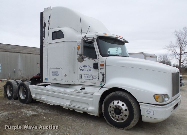 image for item DL0808 2005 International 9400i  semi truck