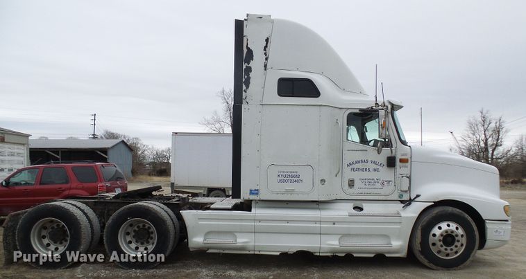 image for item DL0808 2005 International 9400i  semi truck