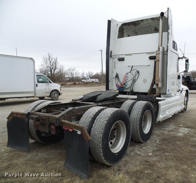 image for item DL0808 2005 International 9400i  semi truck